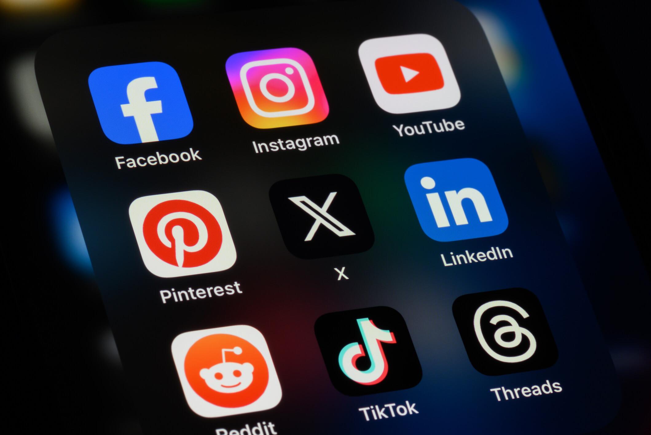 Leveraging Social Media for Maximum Blog Exposure