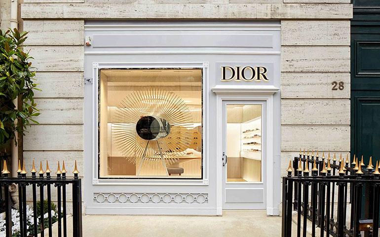 Designing Your Storefront: Tips for Creating an Eye-Catching Layout